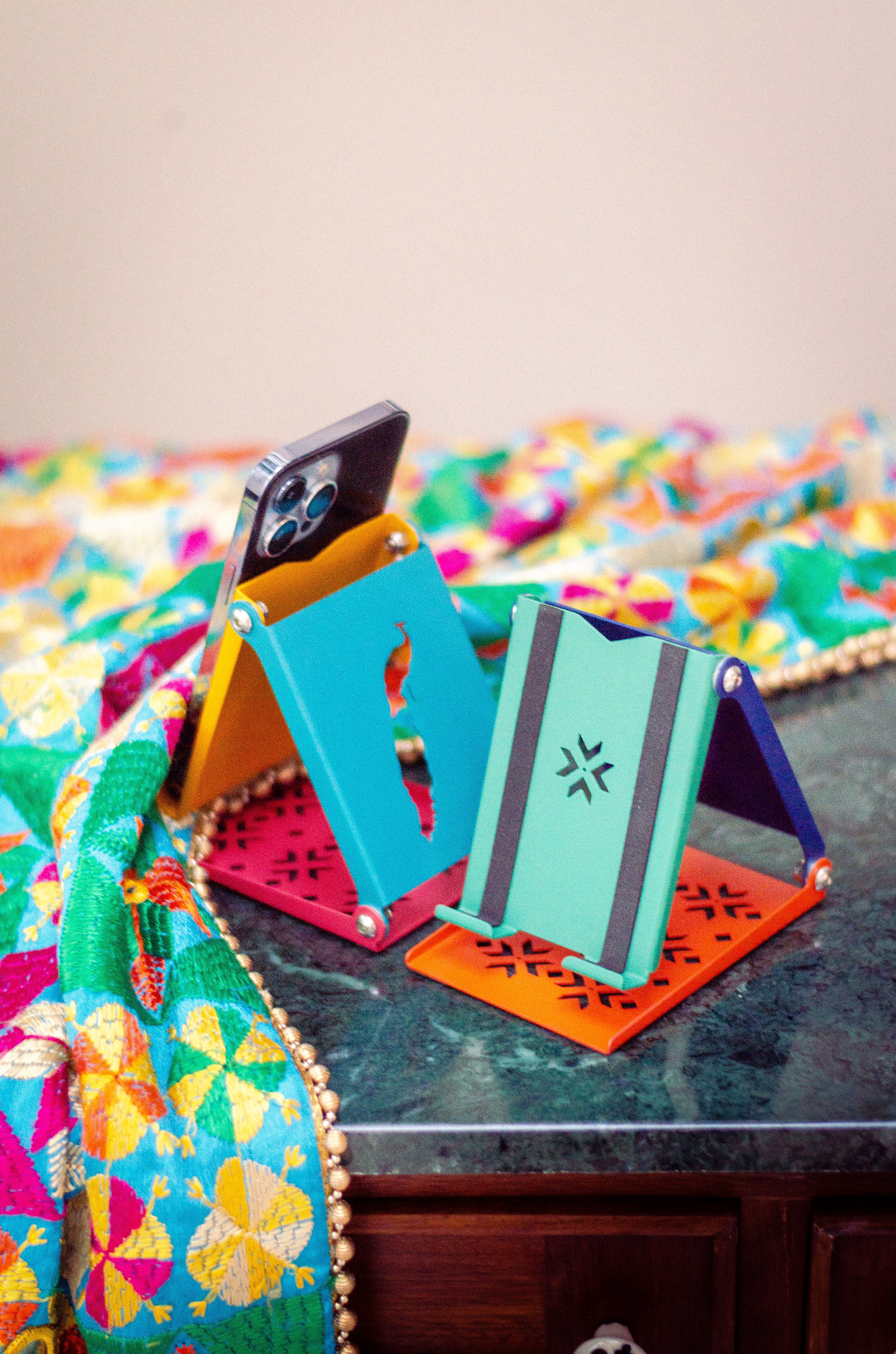 Jungle Phone Stand