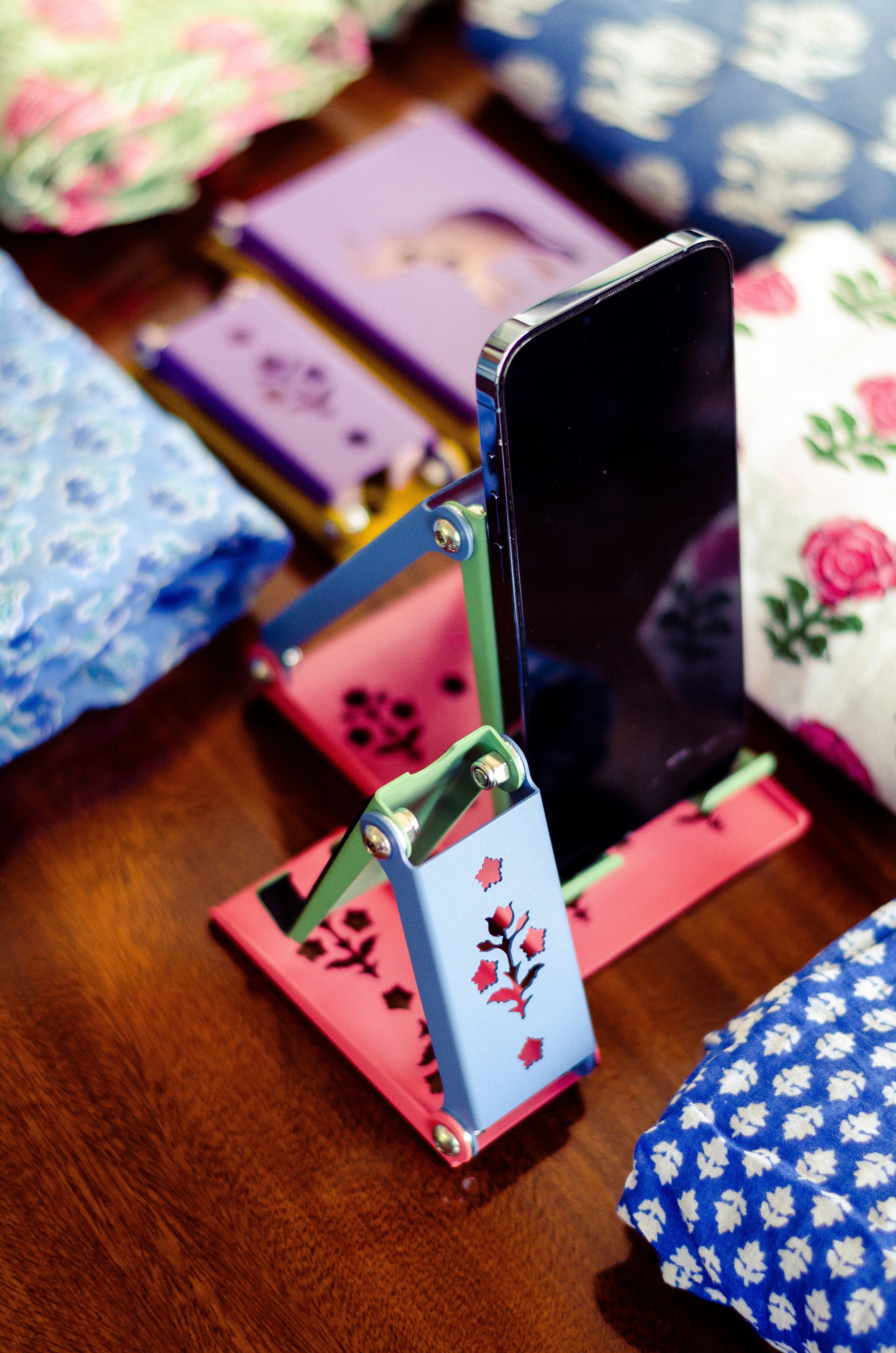 Jungle Phone Stand